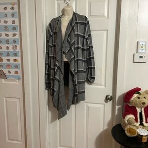 Jones New York Gray and Black Plaid Open-Front Cardigan